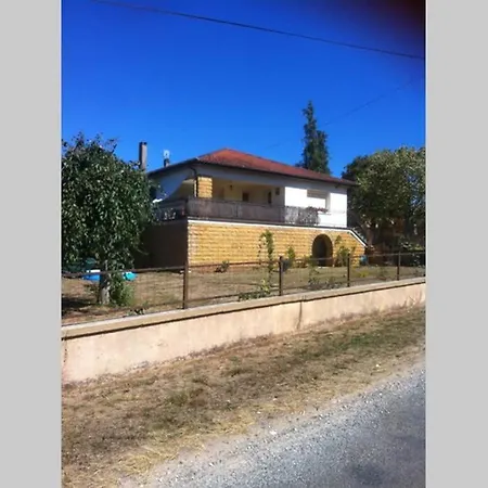 Holiday home Hippo-gite Biron (Dordogne)